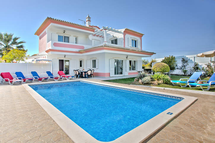 Villa Rosa In Olhos D’Agua, Algarve | Villa Plus