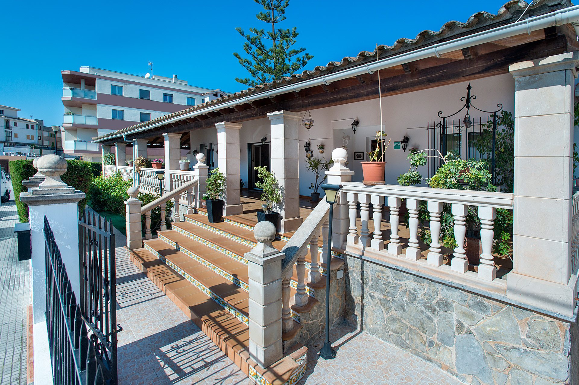 Villa Montemar, Alcudia, &#x39C;&#x3B1;&#x3B3;&#x3B9;&#x3CC;&#x3C1;&#x3BA;&#x3B1;