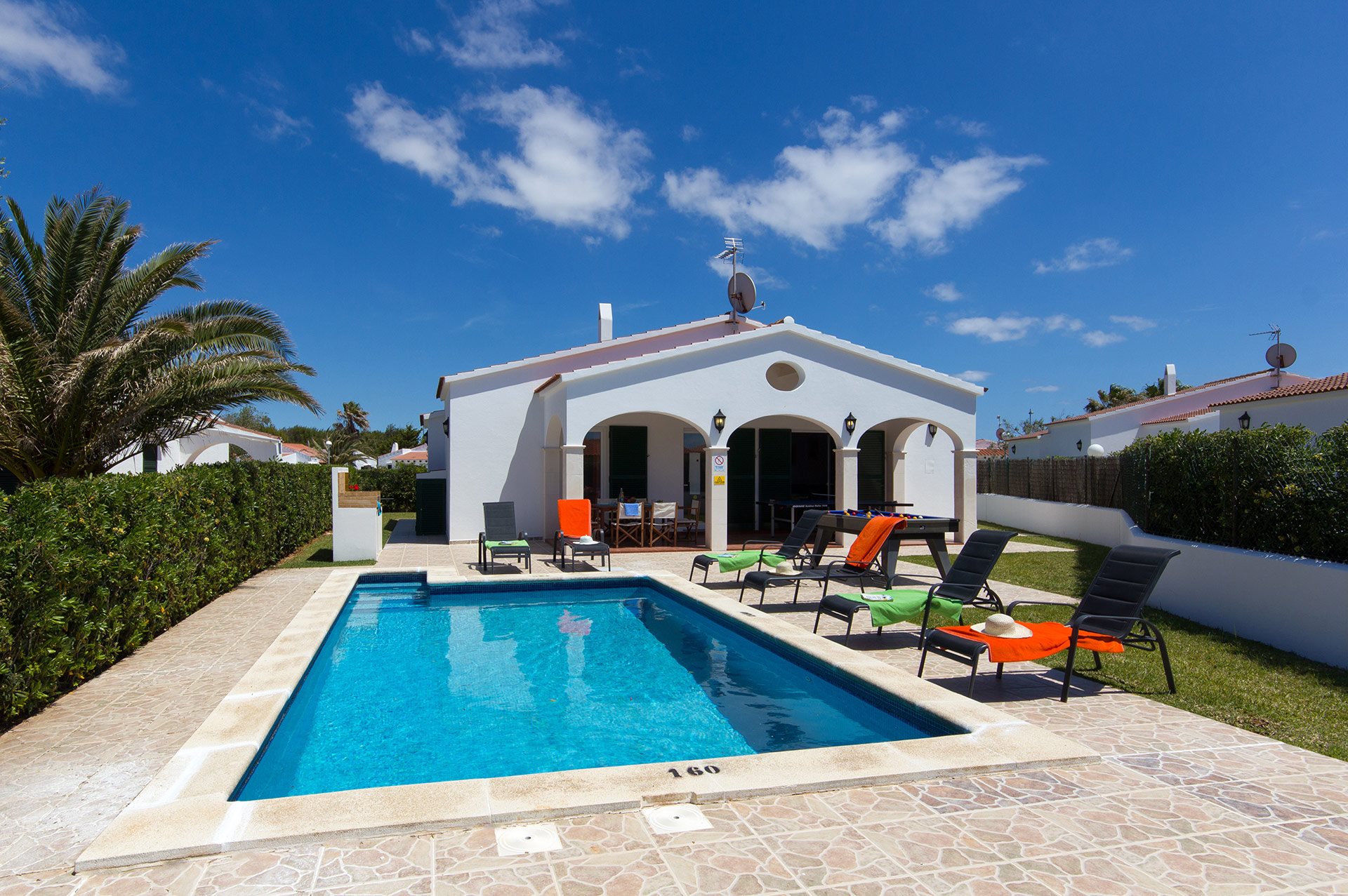 Villa plus. Вилла 16 плюс. Фото усадеб в Menorca.