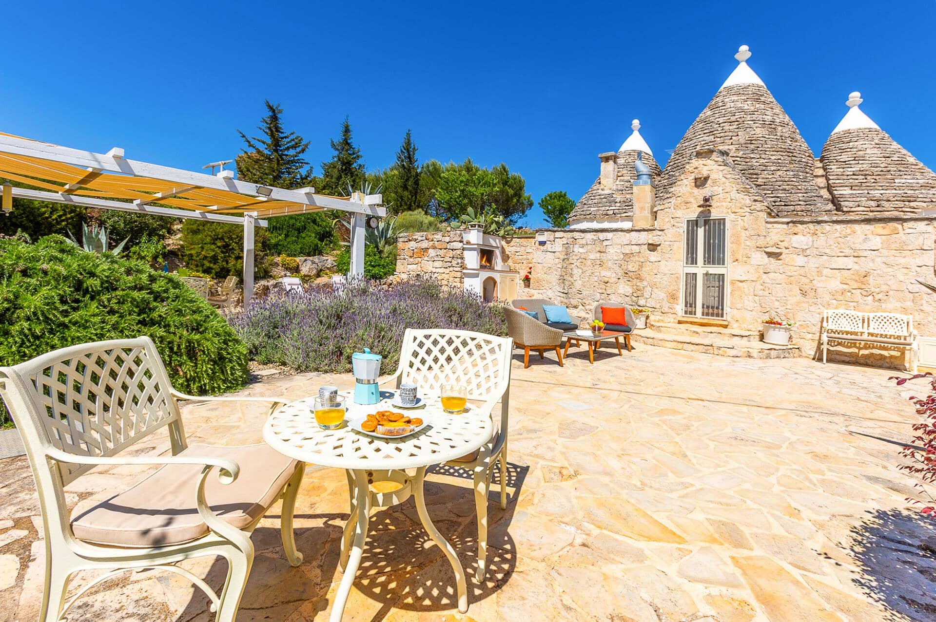 Villa Trulli Isabella, Martina Franca, Apulia
