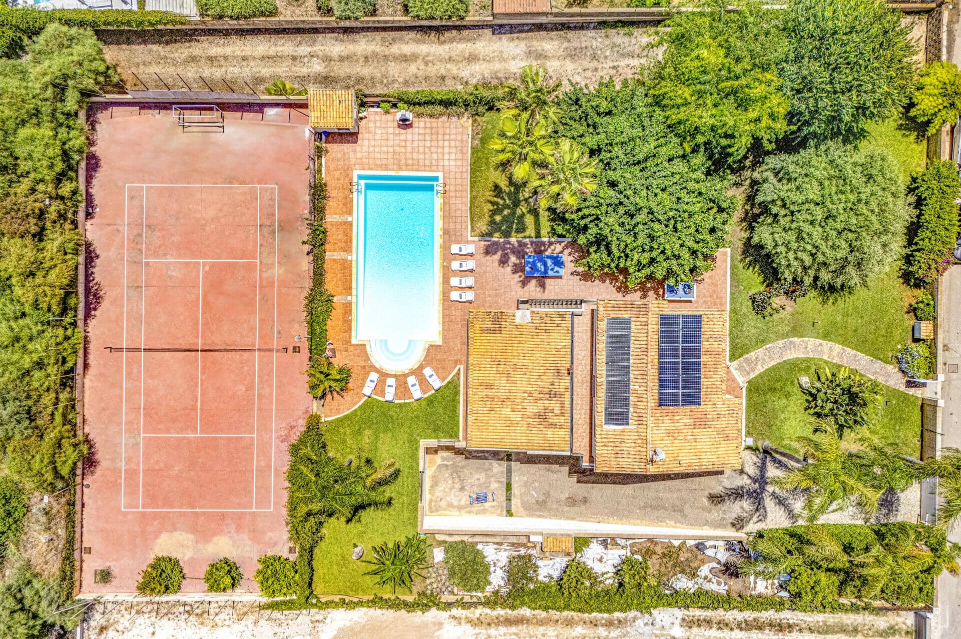 Villa Garofani, Punta Secca, &#x3A3;&#x3B9;&#x3BA;&#x3B5;&#x3BB;&#x3AF;&#x3B1;
