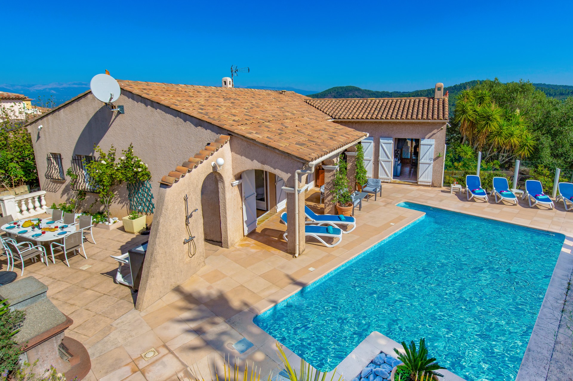 villa-belle-vue-in-frejus-french-riviera-villa-plus