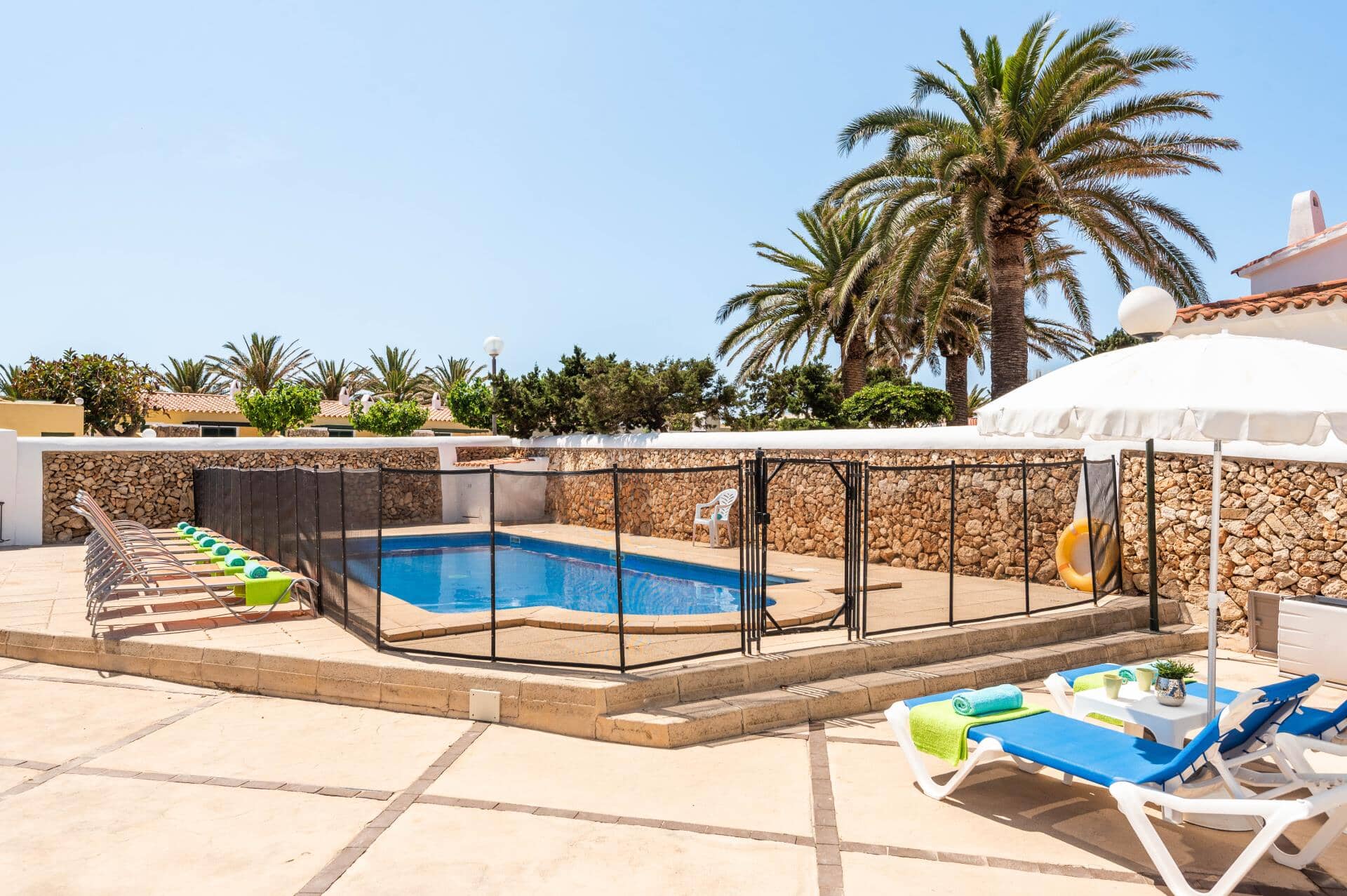 Villa Xabec, Calan Forcat, &#x39C;&#x3B9;&#x3BD;&#x3CC;&#x3C1;&#x3BA;&#x3B1;