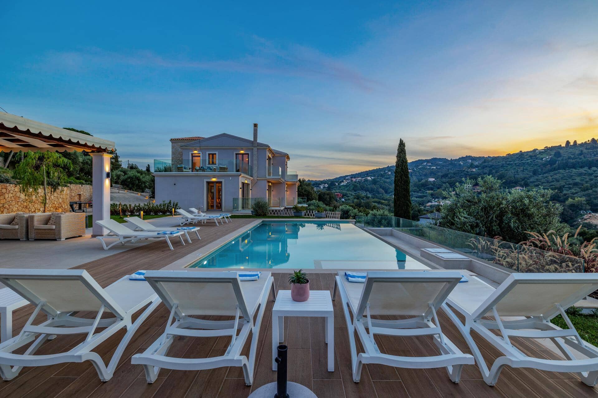 Villa Tila, Agios Stefanos, &#x41A;&#x43E;&#x440;&#x444;&#x443;