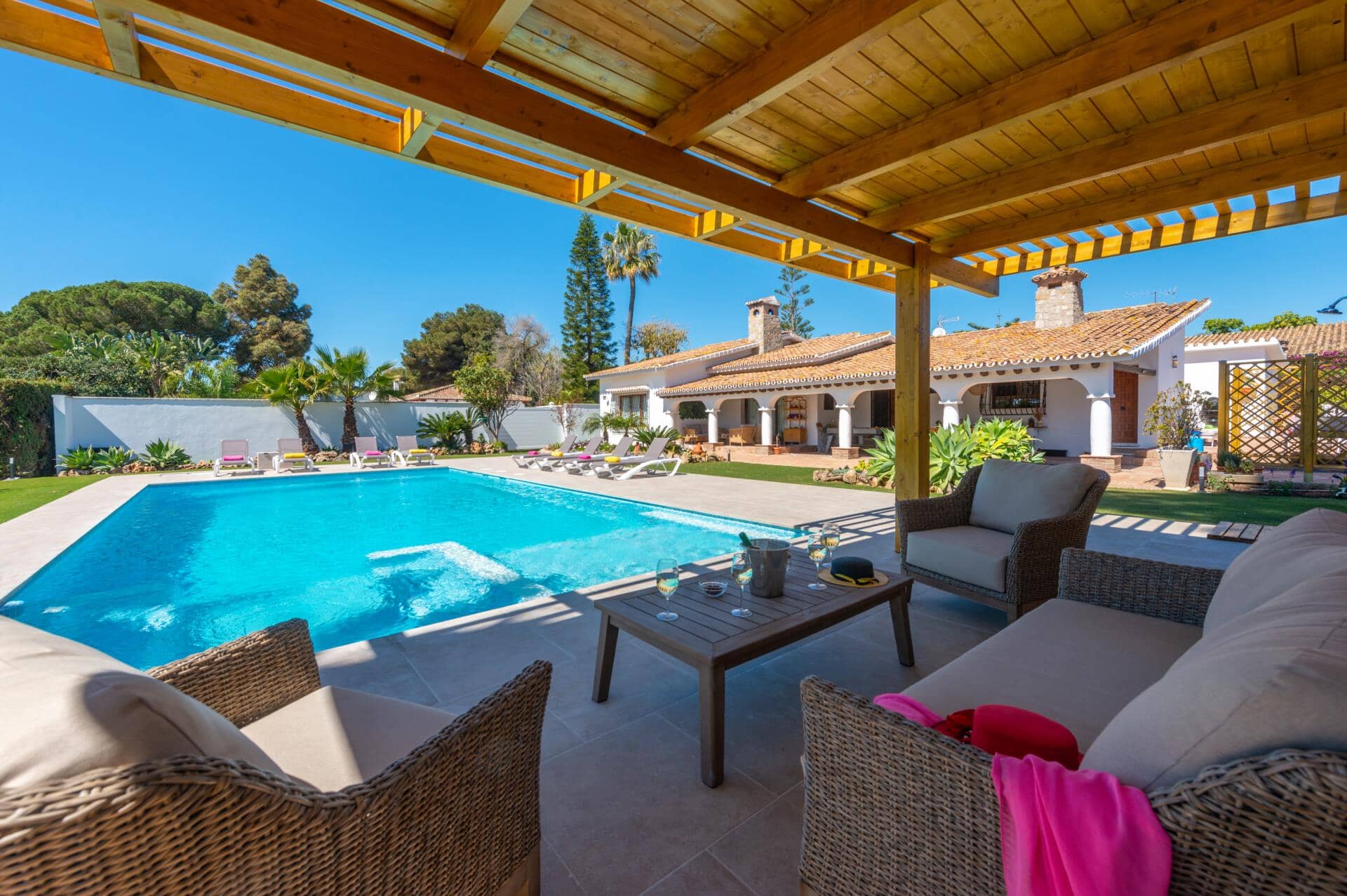 Villa Ramos, San Pedro De Alcantara, &#x41A;&#x43E;&#x441;&#x442;&#x430; &#x434;&#x435;&#x43B; &#x421;&#x43E;&#x43B;