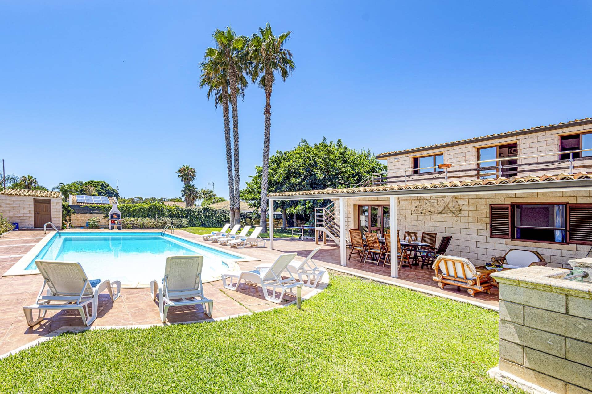 Villa Garofani, Punta Secca, &#x3A3;&#x3B9;&#x3BA;&#x3B5;&#x3BB;&#x3AF;&#x3B1;