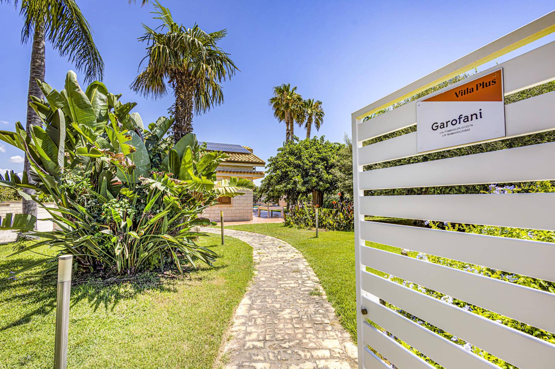Villa Garofani, Punta Secca, &#x3A3;&#x3B9;&#x3BA;&#x3B5;&#x3BB;&#x3AF;&#x3B1;