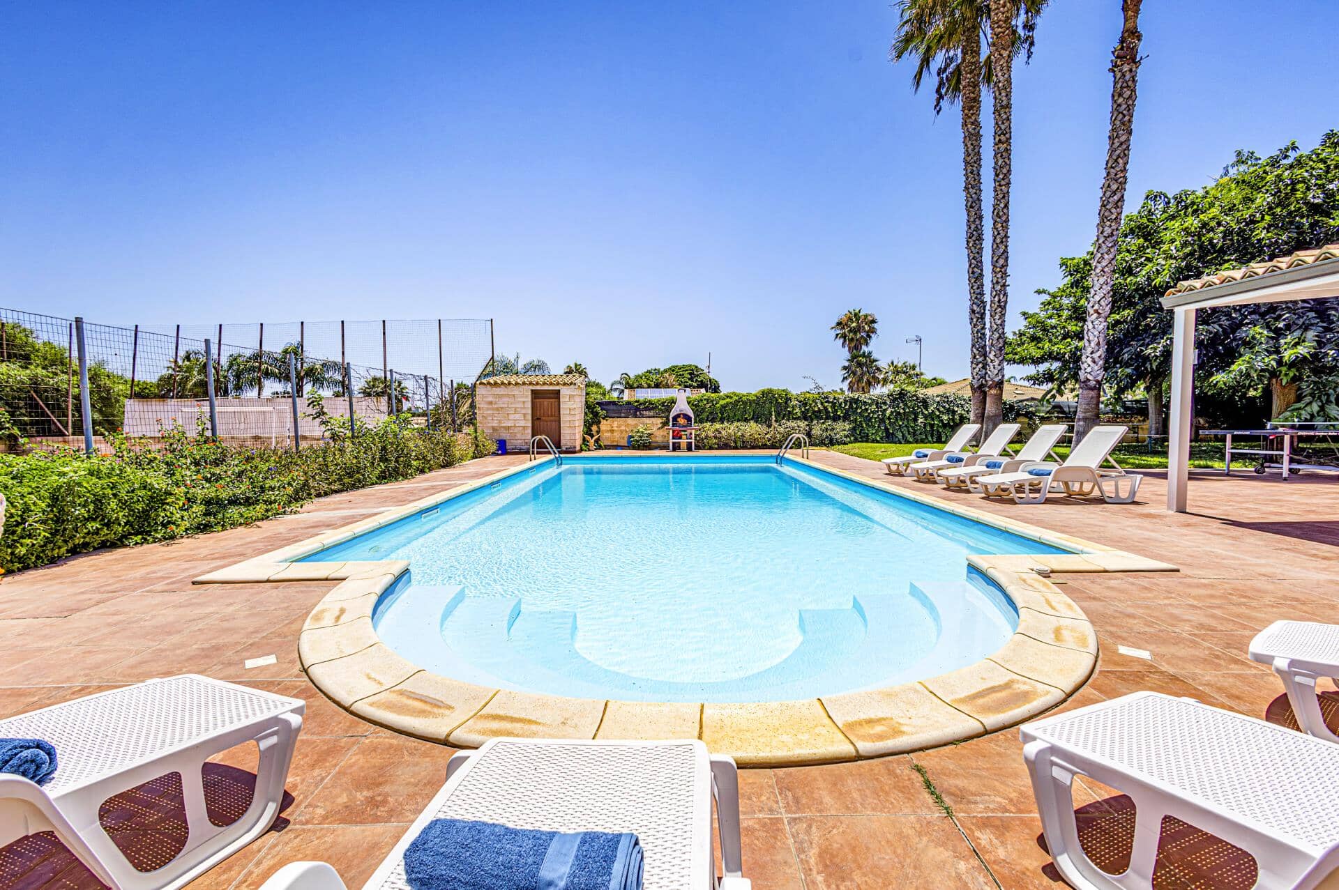 Villa Garofani, Punta Secca, &#x3A3;&#x3B9;&#x3BA;&#x3B5;&#x3BB;&#x3AF;&#x3B1;