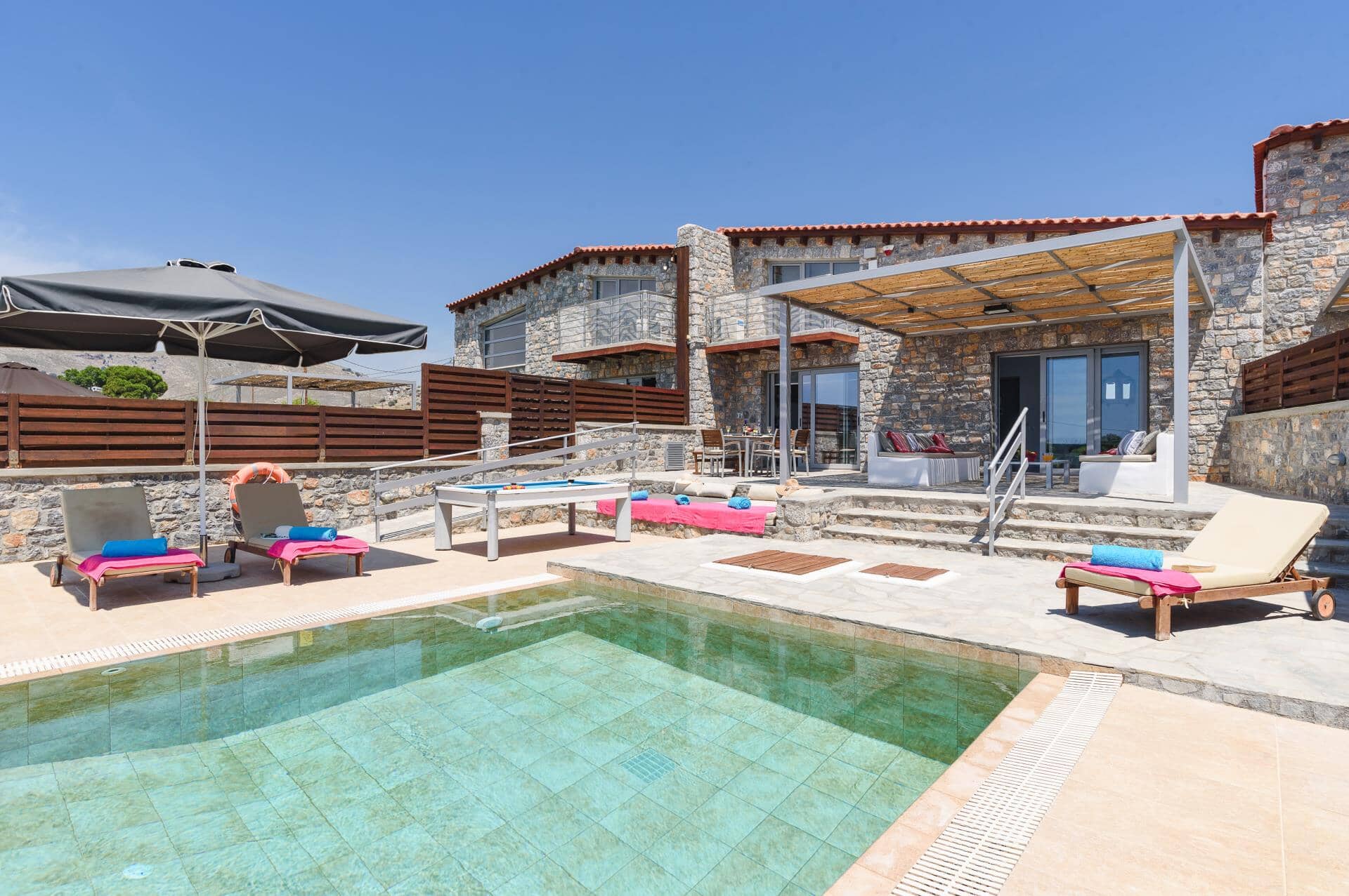 Villa Beatris Seastone, Lardos, Roda
