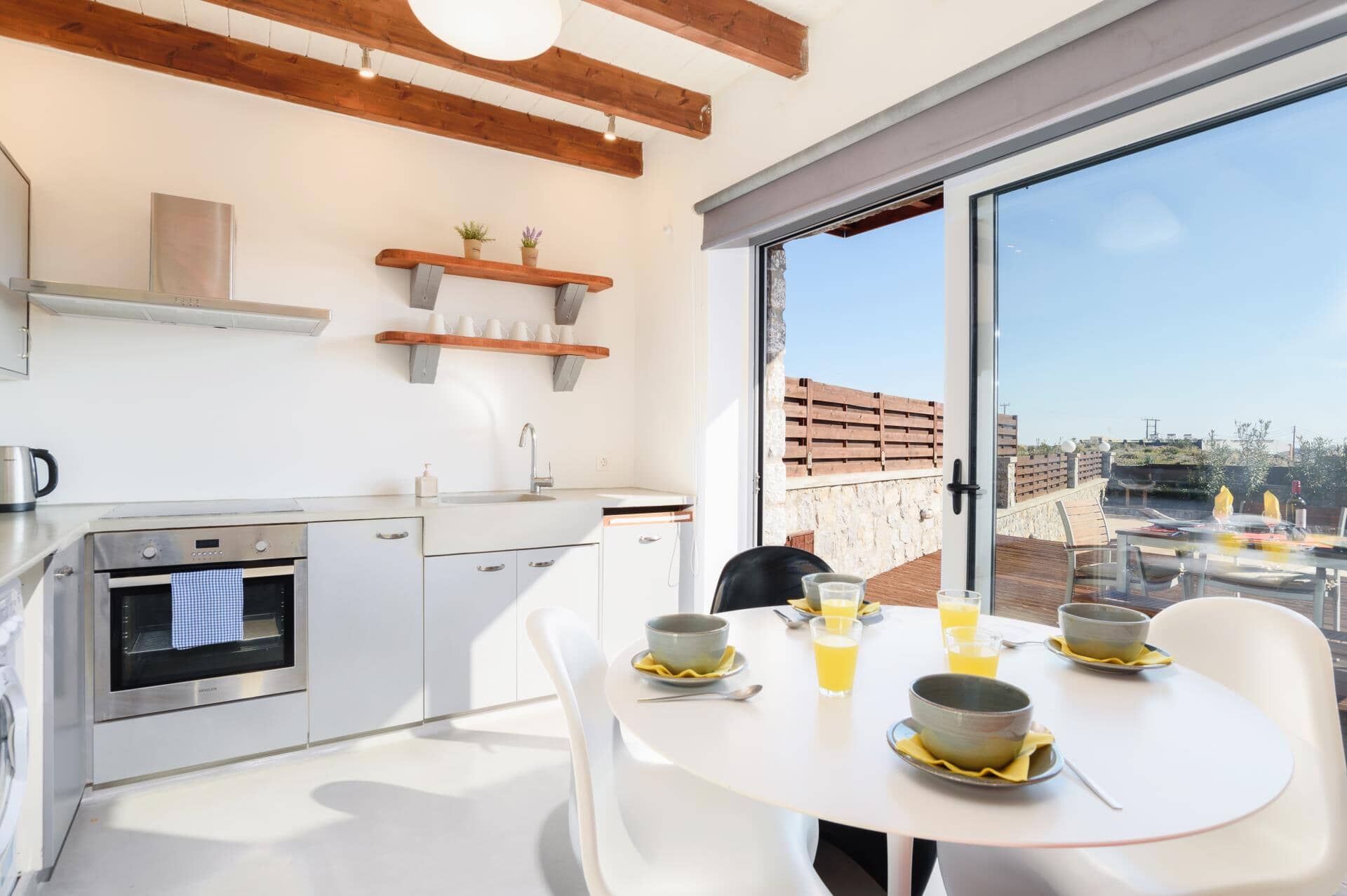 Villa Beatris Seastone, Lardos, Roda