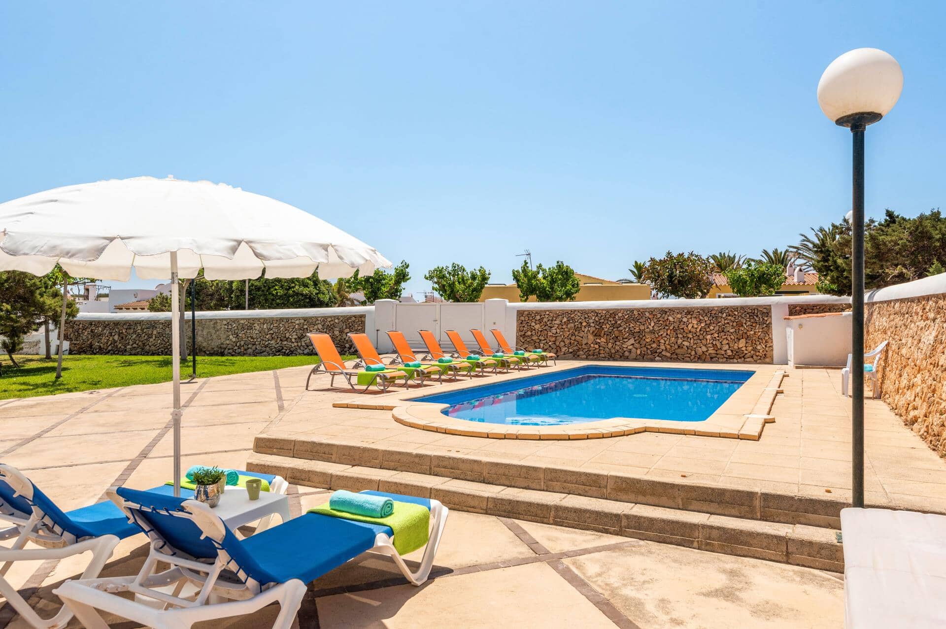 Villa Xabec, Calan Forcat, &#x39C;&#x3B9;&#x3BD;&#x3CC;&#x3C1;&#x3BA;&#x3B1;