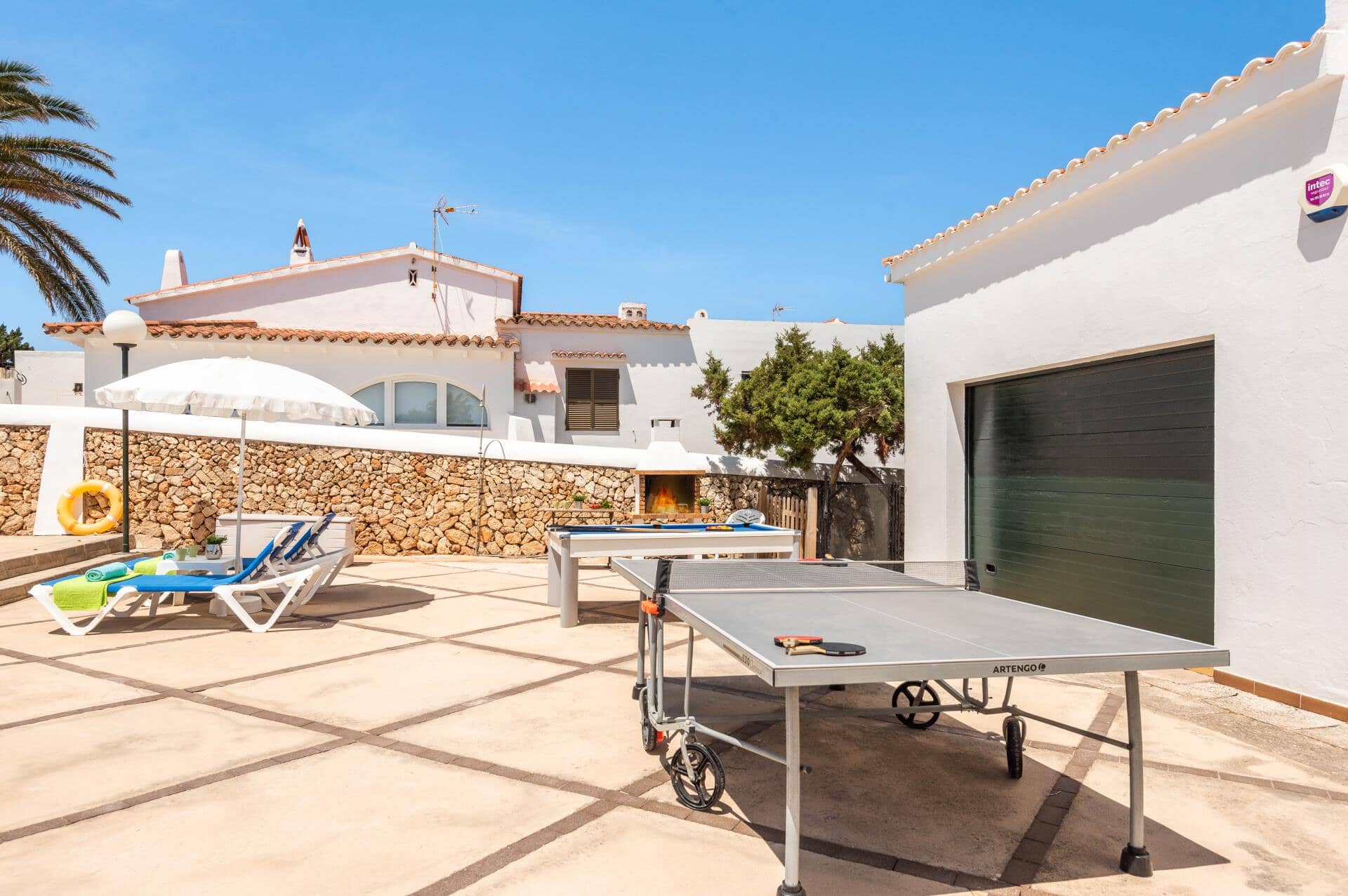 Villa Xabec, Calan Forcat, &#x39C;&#x3B9;&#x3BD;&#x3CC;&#x3C1;&#x3BA;&#x3B1;