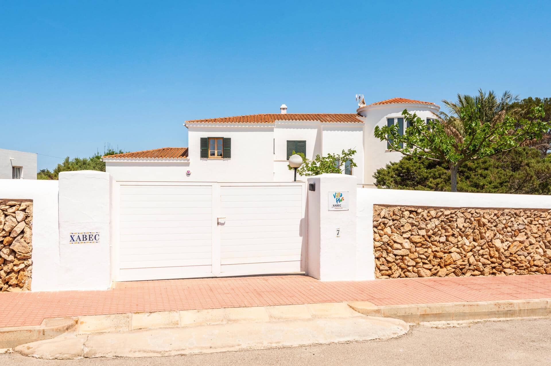 Villa Xabec, Calan Forcat, &#x39C;&#x3B9;&#x3BD;&#x3CC;&#x3C1;&#x3BA;&#x3B1;
